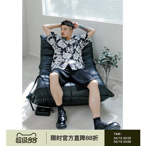 韦恩泽维尔中性复古短袖