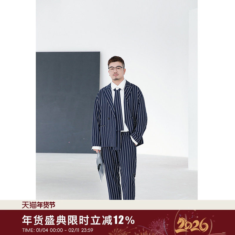 韦恩泽维尔加肥加大戗驳领落肩H型条纹薄款大码西装男送领带7504