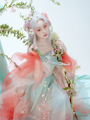 仙气飘逸重工刺绣汉服浅香雅颂