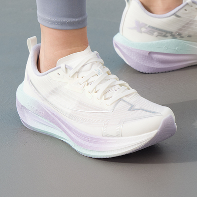 特步跑鞋女鞋2026春季新款运动鞋一体成型5.0缓震健身训练跑步鞋