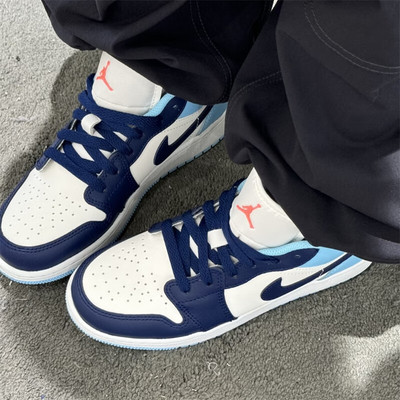 耐克男鞋官方正品AJ1篮球鞋2025冬季新款低帮板鞋蓝白运动休闲鞋