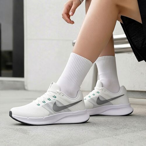 幸运叶子|Nike耐克女鞋秋季新款RUN SWIFT3运动鞋轻便透气休闲鞋