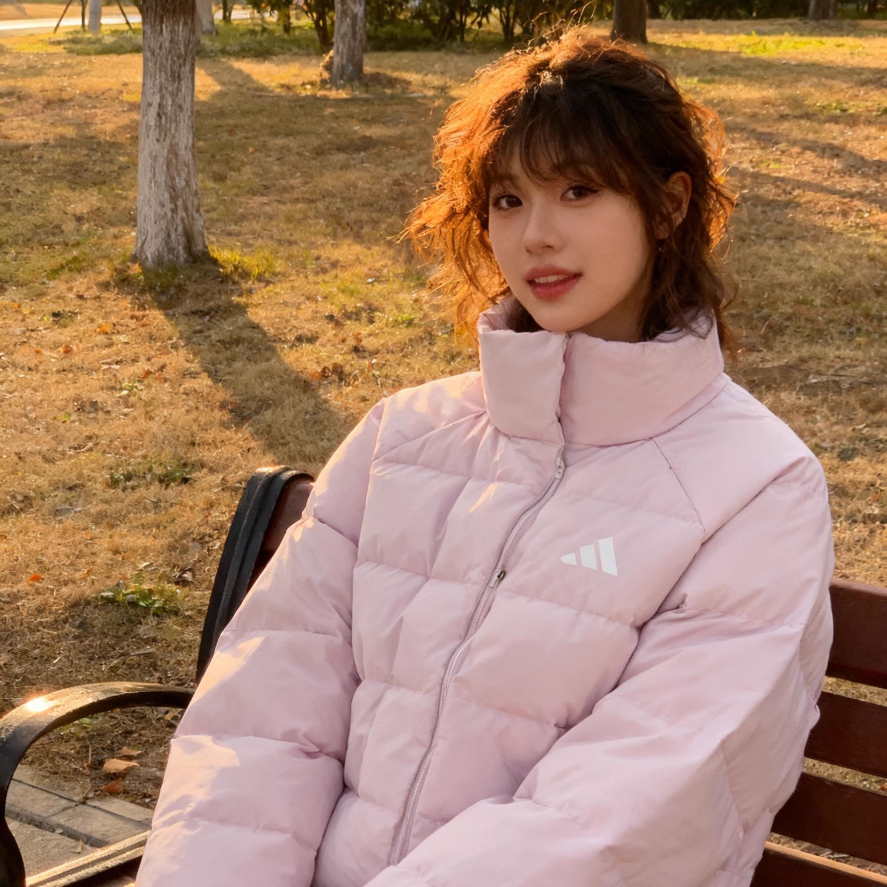 阿迪达斯官方正品女子2025冬季新款运动服立领粉色宽松休闲羽绒服