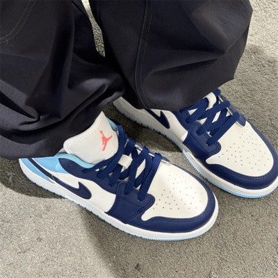 NIKE耐克男鞋官方正品25冬季新款AJ1低帮篮球鞋运动鞋子休闲板鞋