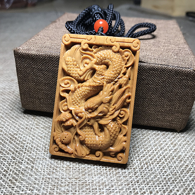 小盒子芭比檀香生肖龙牌龙腾四海红木雕刻平安扣佛牌挂件吊坠项链