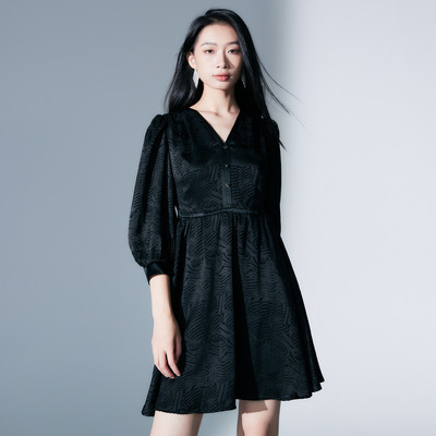 【限时直降】伊华欧秀连衣裙E31AQ9641