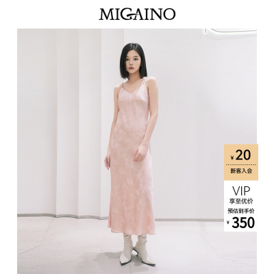 Migaino曼娅奴女装2026夏季新款海边度假裙子粉色提花吊带连衣裙