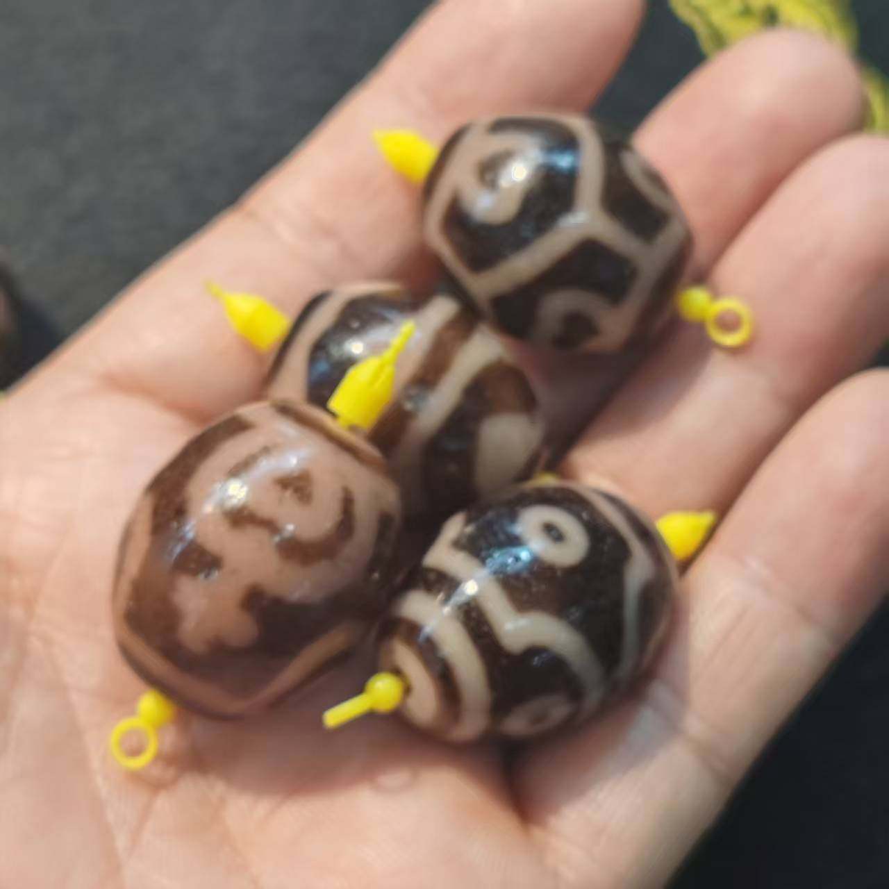 天原曲贡玛瑙天珠达洛珠26*22㎜棕粉色风化包浆宝瓶龟甲虎牙图案