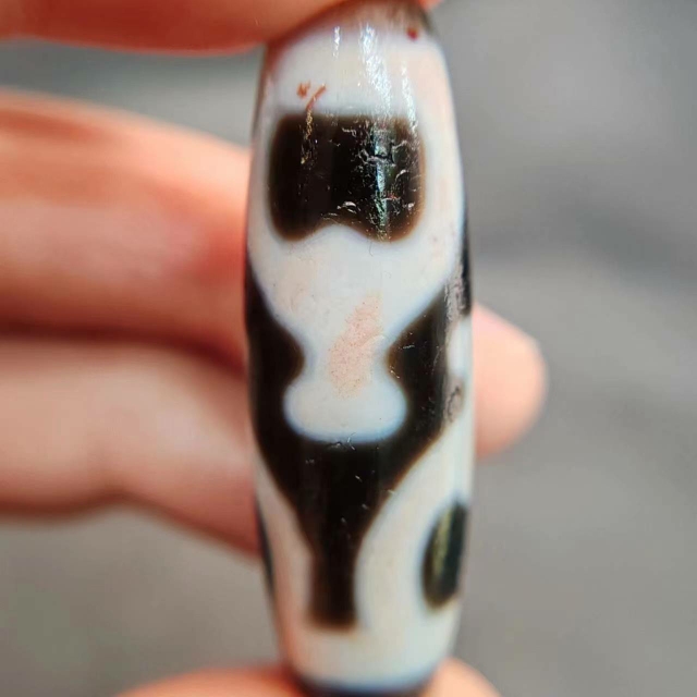 藏式老料手工满朱砂四宝瓶玛瑙天珠黑白风化马蹄纹项链吊坠