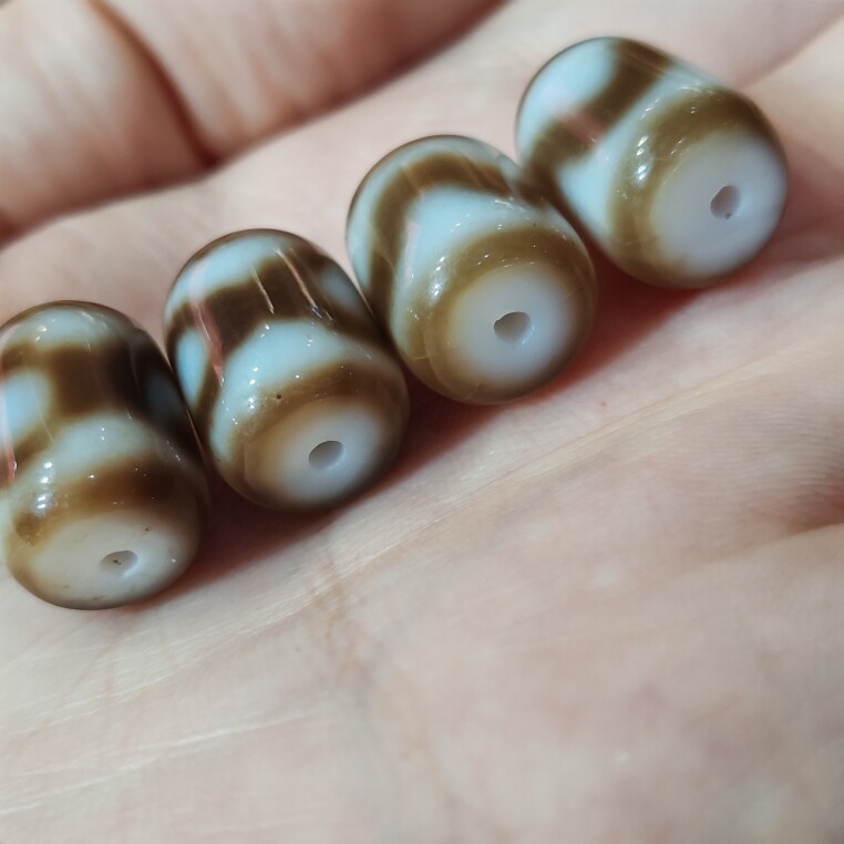 坛城三眼虎牙图案玛瑙天珠小桶珠棕白色调嫩色浅色光面配饰散珠珠