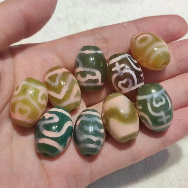 佛心龟甲虎牙图案大鹏鸟莲花宝瓶玛瑙天珠唐卡达洛黄绿色嫩色调手