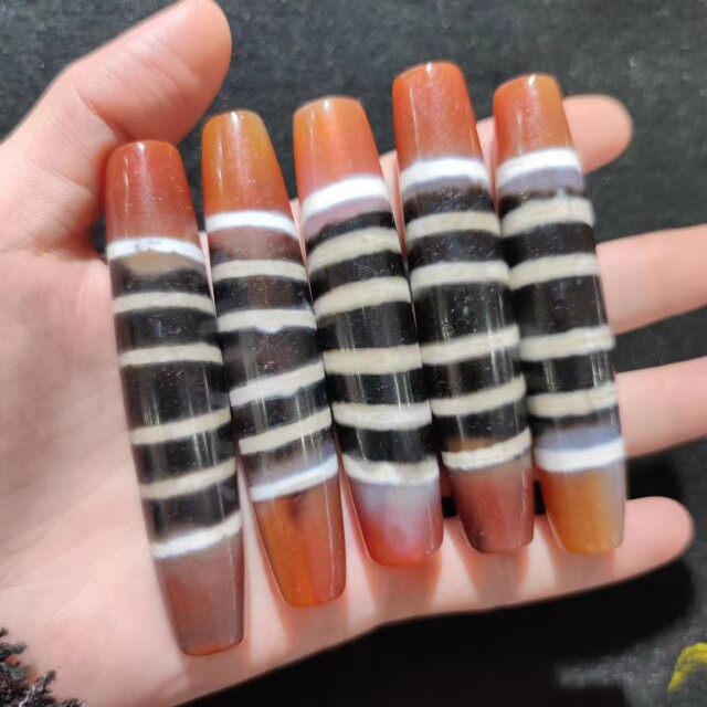 藏传六线珠包浆满风化西亚玉髓黑白红三色线珠天珠项链吊坠文玩配