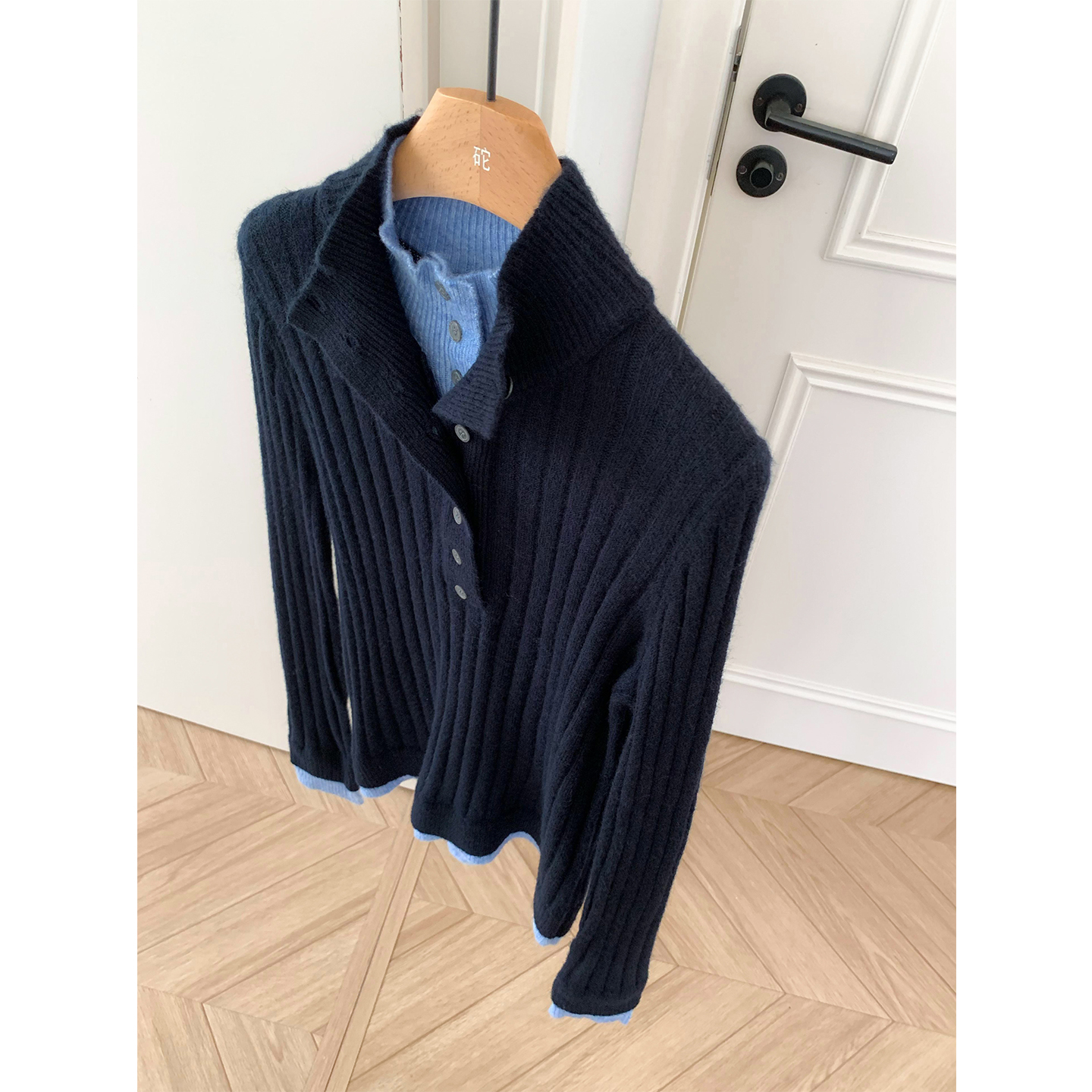 飒爽双层立领假两件针织衫