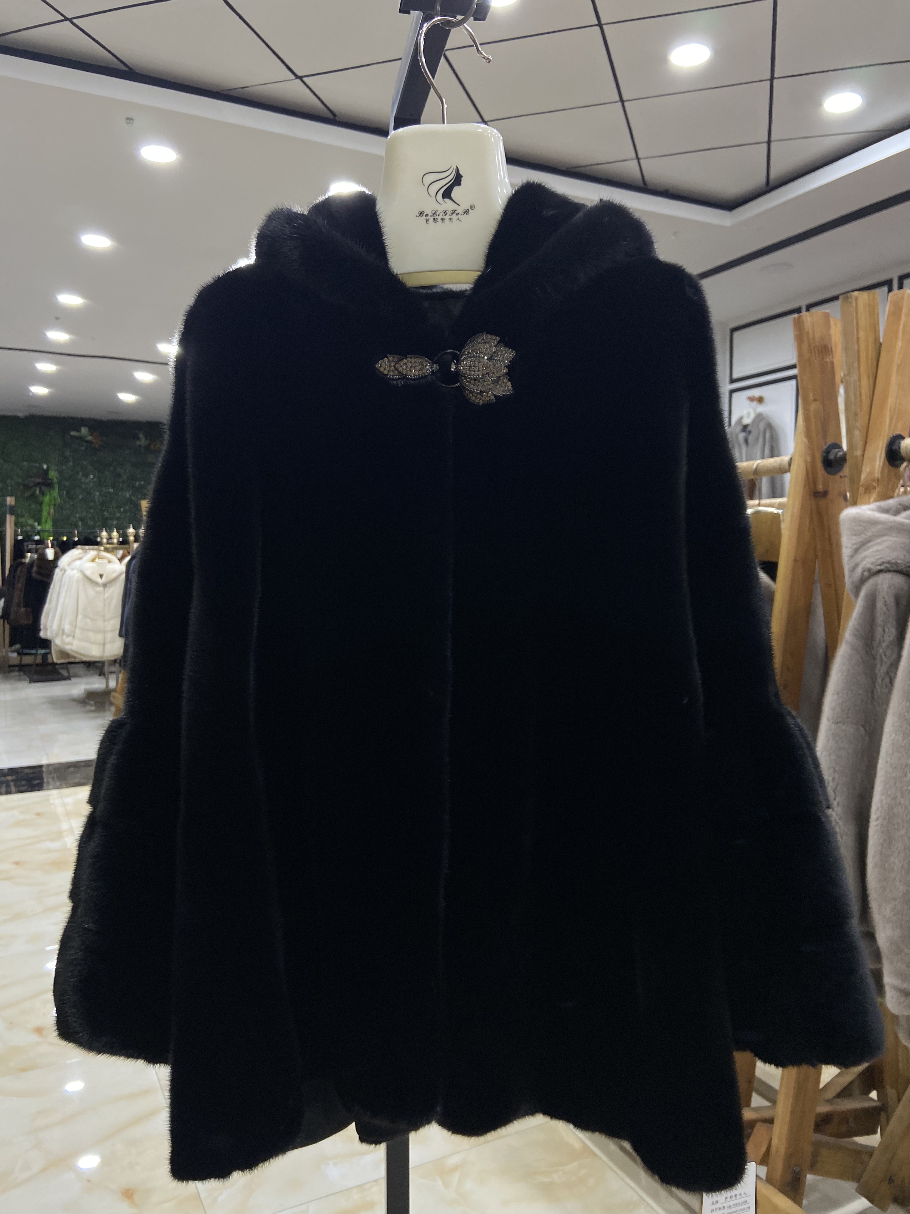 2025新款进口天鹅绒貂皮大衣黑色逆毛六浪帽整貂水貂皮草外套年轻