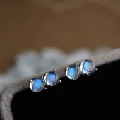天然斯里兰卡月光石耳钉 蓝彩月 5mm四爪耳钉s925纯银耳饰女