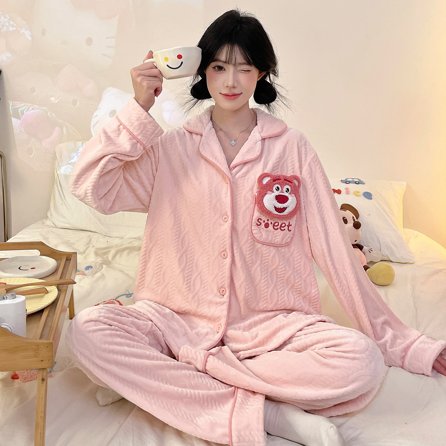 甜美草莓熊睡衣女秋冬季加绒海岛绒卡通开衫家居服套装可外穿