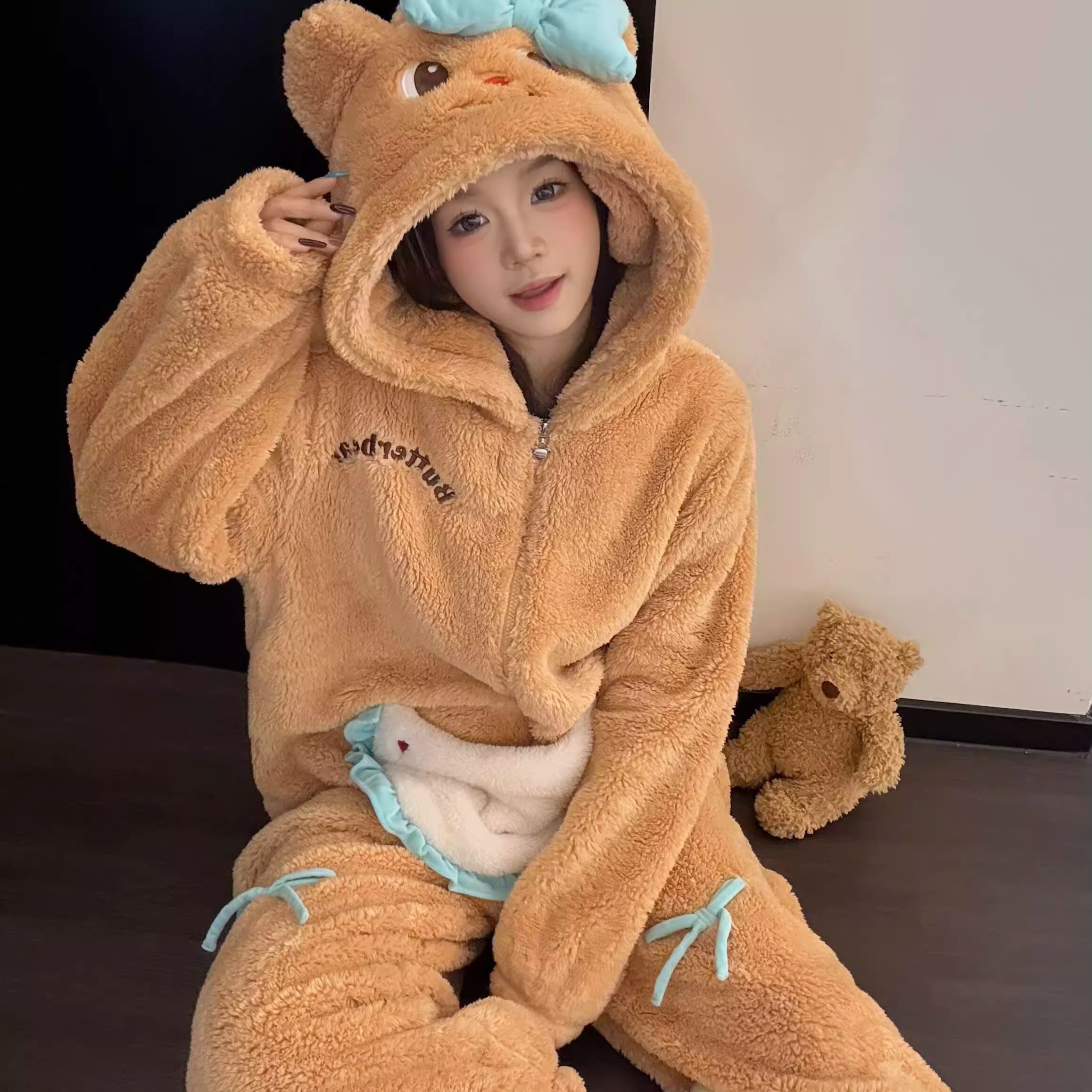 可爱少女卡通黄油小熊珊瑚绒保暖连体睡衣女冬款加绒家居服