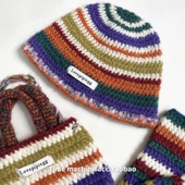 2023新款 彩虹条纹针织帽女秋冬保暖泫雅风手套包包三件套毛线帽潮