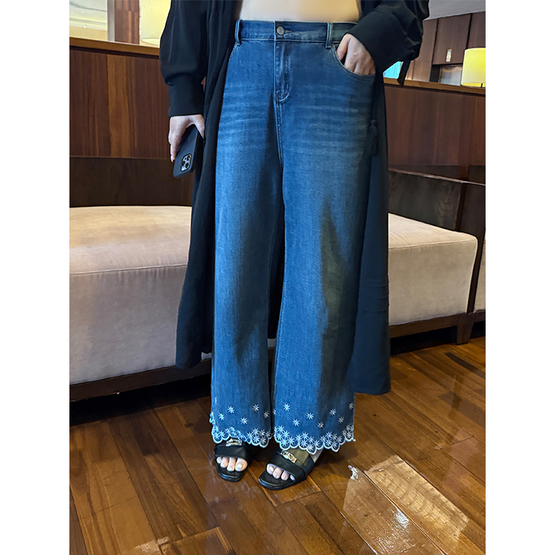 铅笔小鑫大码女装  重工刺绣 吸睛花边设计  复古直筒牛仔裤