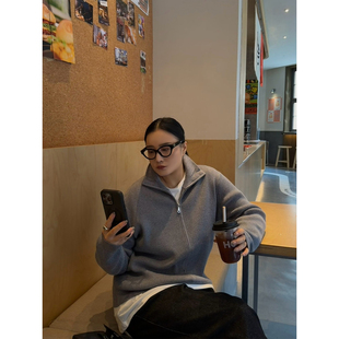 铅笔小鑫大码女装高级感松弛弹力细坑条拉链显瘦开衫