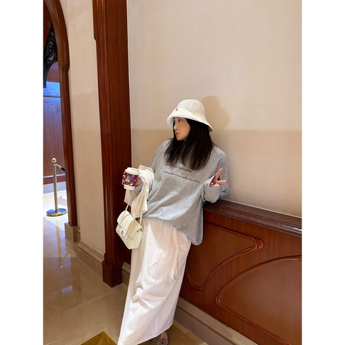 铅笔小鑫大码女装超显白遮肉宽松字母简约显瘦印花T恤