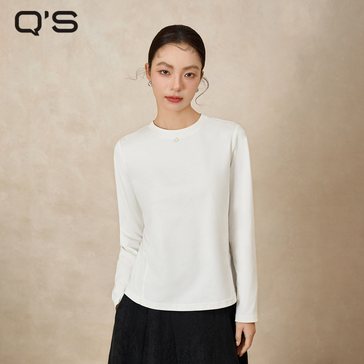 QS秸熙2026春秋新款纯色百搭套头T恤衫弹力棉感显瘦打底鱼骨上衣