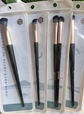 柔软亲肤木柄三角鼻影刷伊采莲
