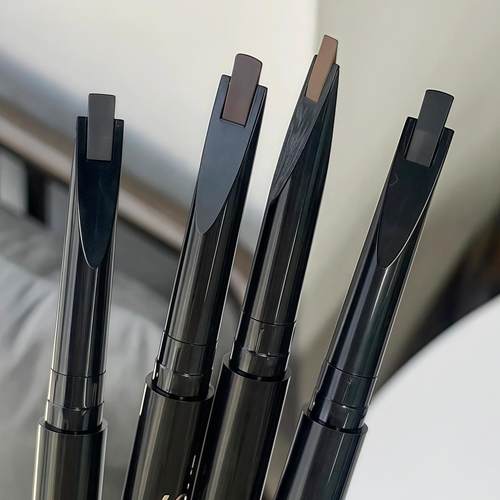 化妆师人手一根！砍眉刀