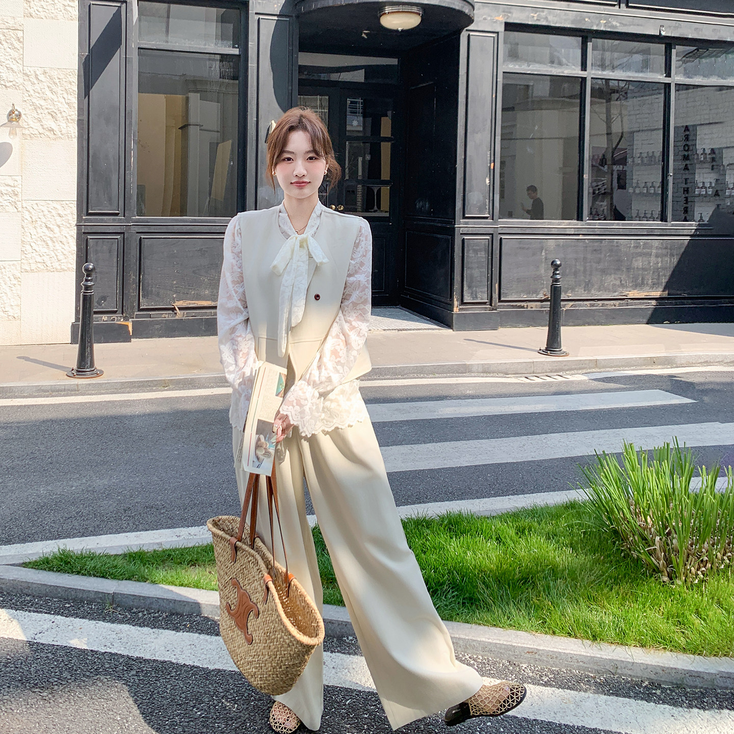 今年流行爆款巨好看套装女春季2026新款流行马甲衬衫阔腿裤三件套