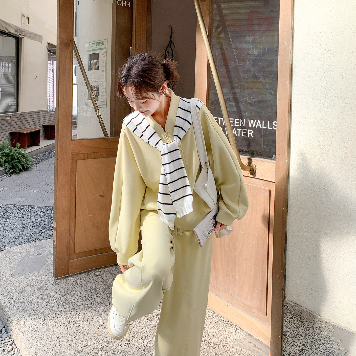 配披肩休闲运动减龄黄色卫衣套装女春季2026新款宽松阔腿裤两件套