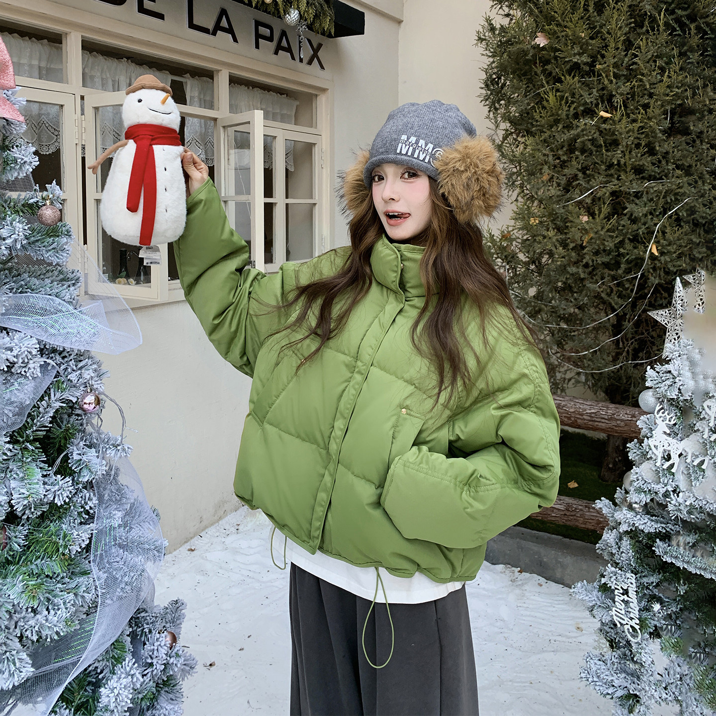 绿色洋气短款羽绒服女冬季2025新款小个子休闲复古爆款高级感外套