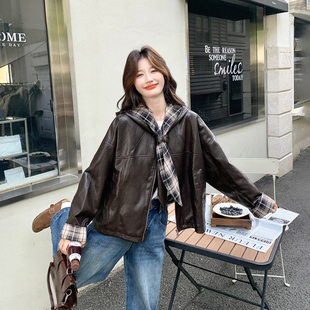 格纹拼接咖色连帽皮衣外套女春季2026新款短款小个子机车服PU夹克
