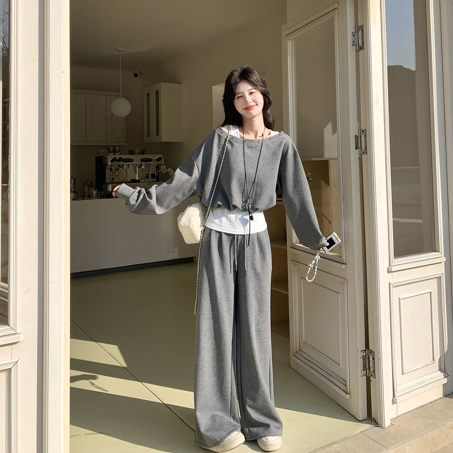 巨好看休闲运动灰色挂脖拼接卫衣套装女春季2026新款阔腿裤两件套