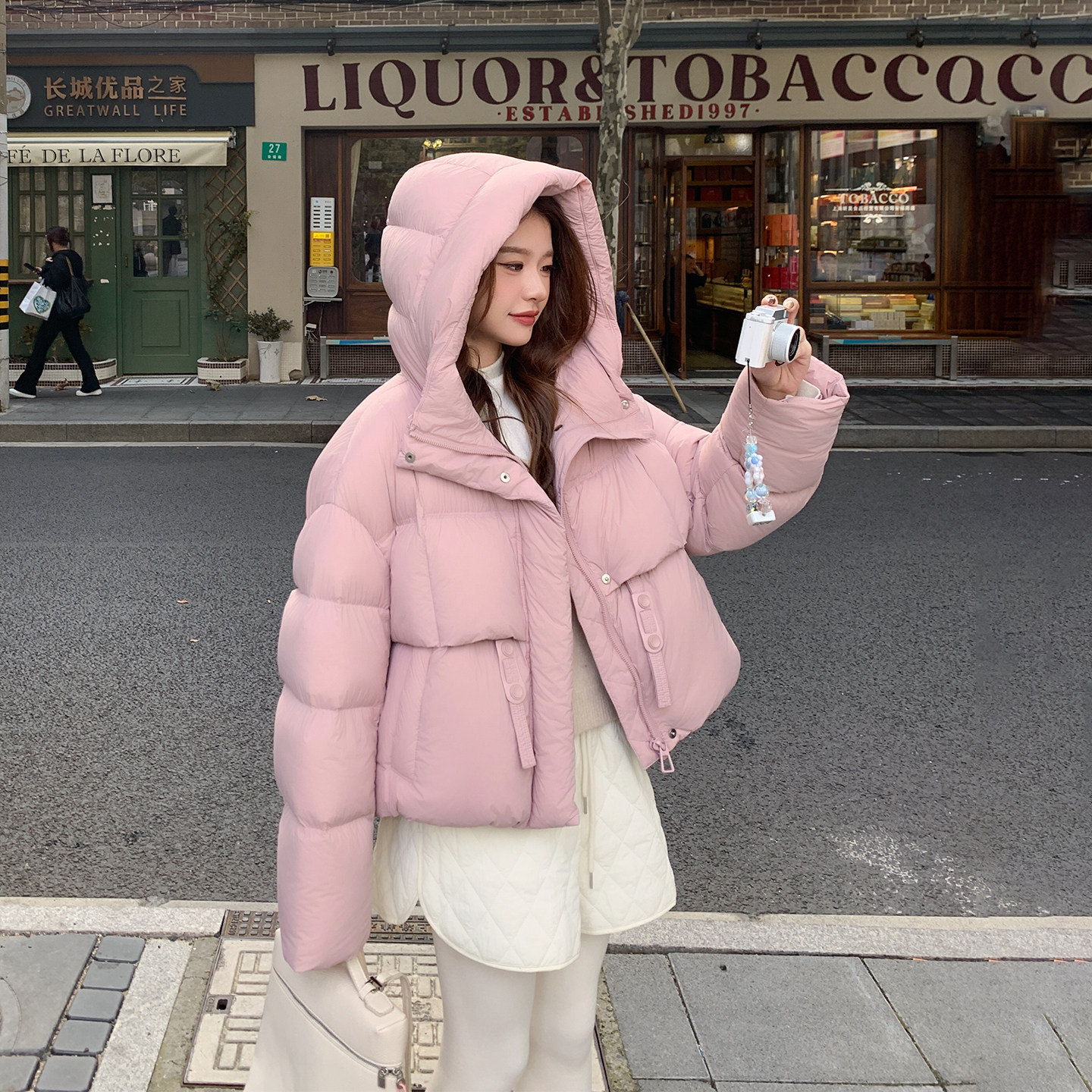 甜美粉色连帽短款90羽绒服女冬季2025新款小个子白鸭绒面包服外套