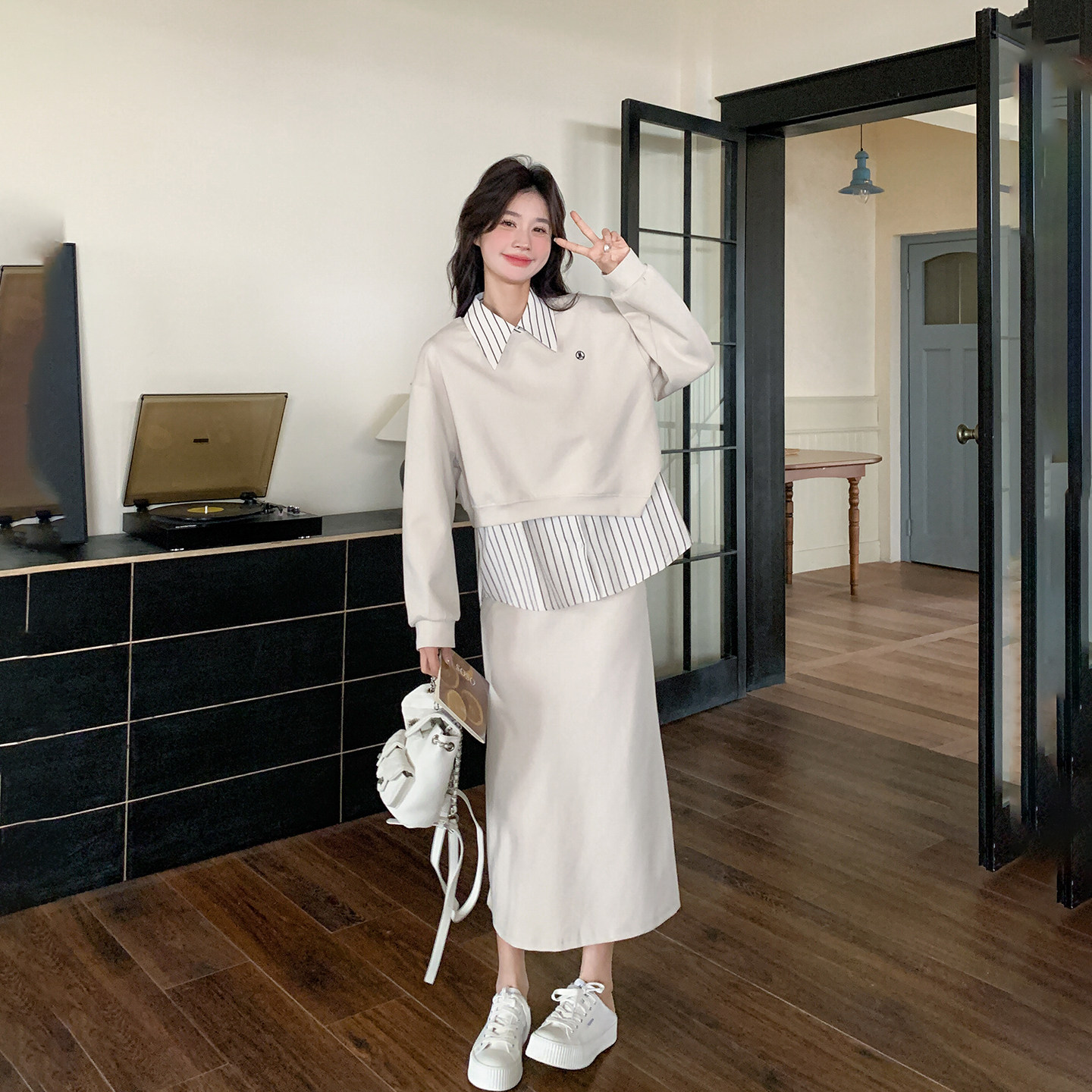 休闲运动巨好看米白色卫衣套装女春季2026新款条纹衬衫裙子三件套,女装/女士精品,时尚套装,淘宝优惠券,粉丝福利购,淘宝优惠卷