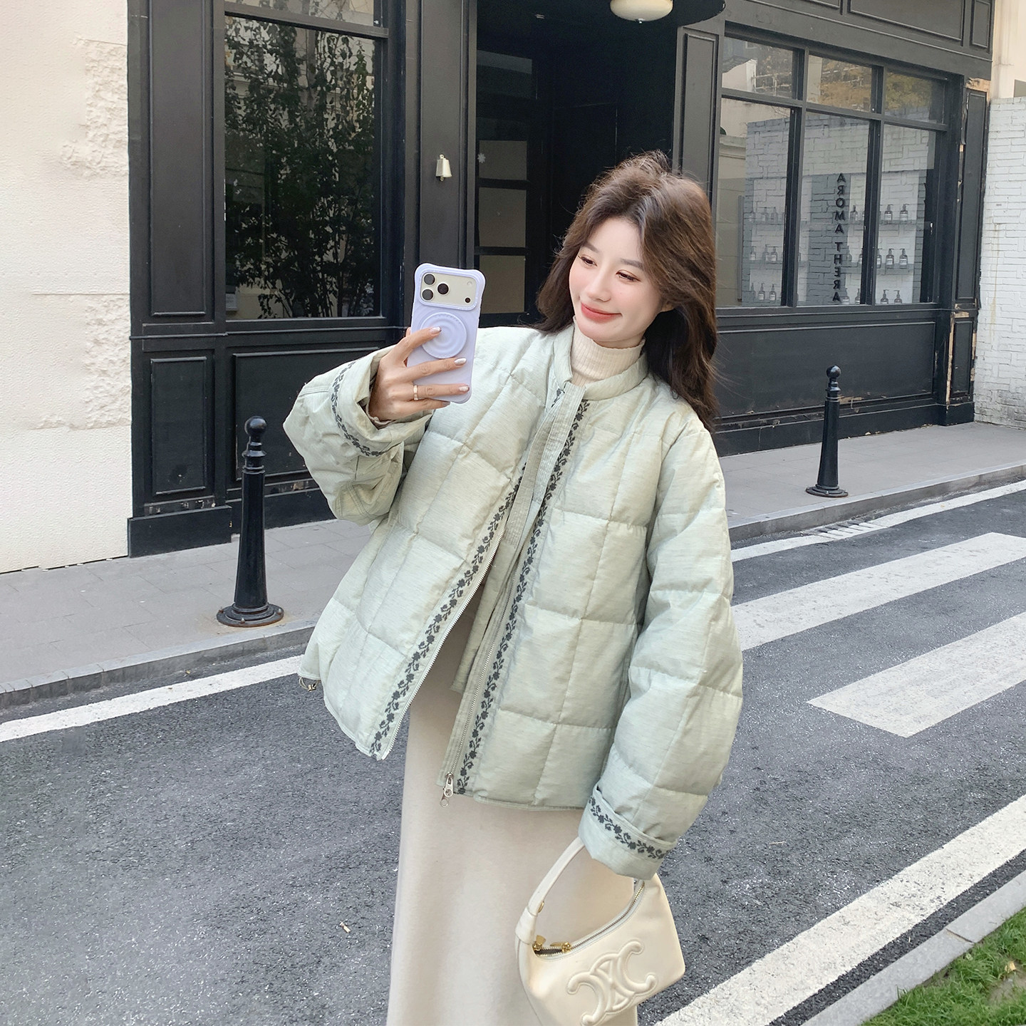 浅绿色圆领碎花拼接90羽绒服女冬