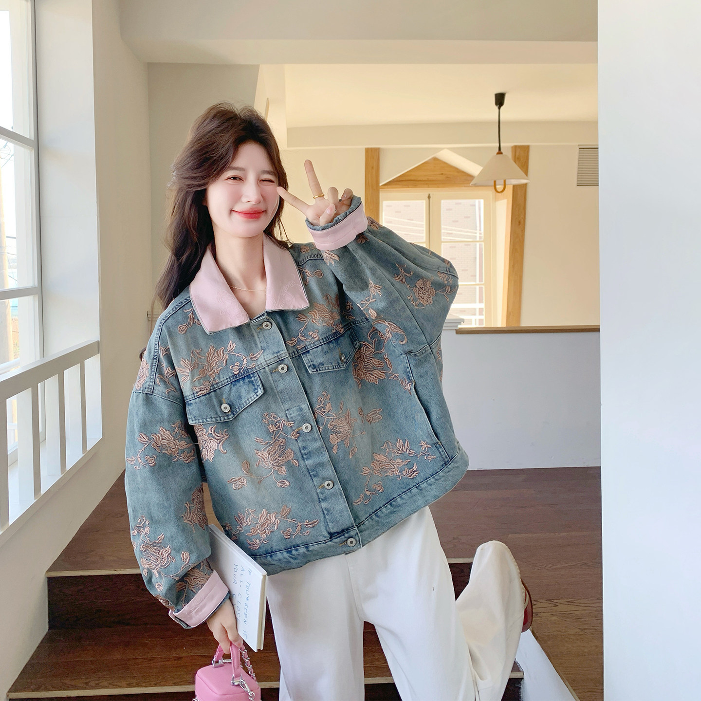 撞色翻领刺绣蓝色牛仔短外套女春季2026新款小个子减龄巨好看夹克