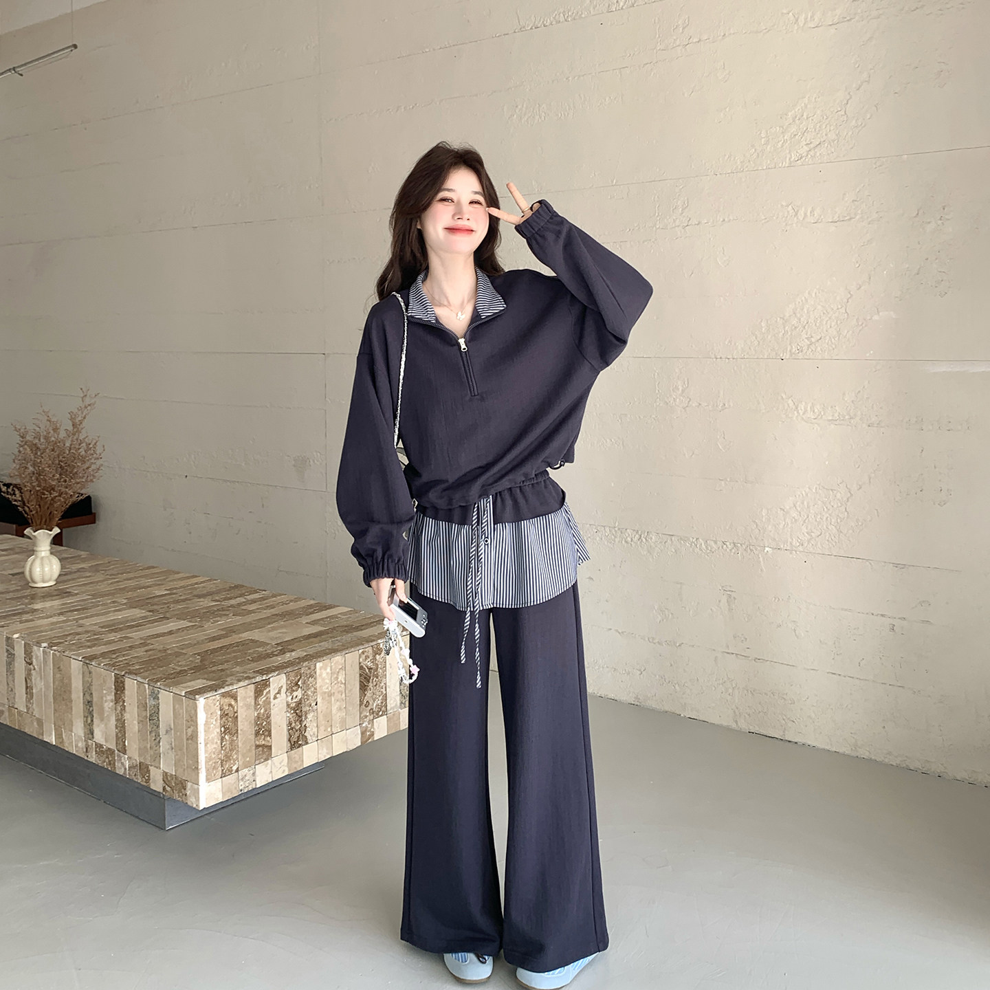 慵懒风格子拼接立领卫衣套装女春季2026新款超火高腰阔腿裤两件套