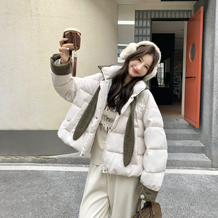 撞色拼接连帽米白色羽绒服女冬季2025新款小个子休闲气质短款外套