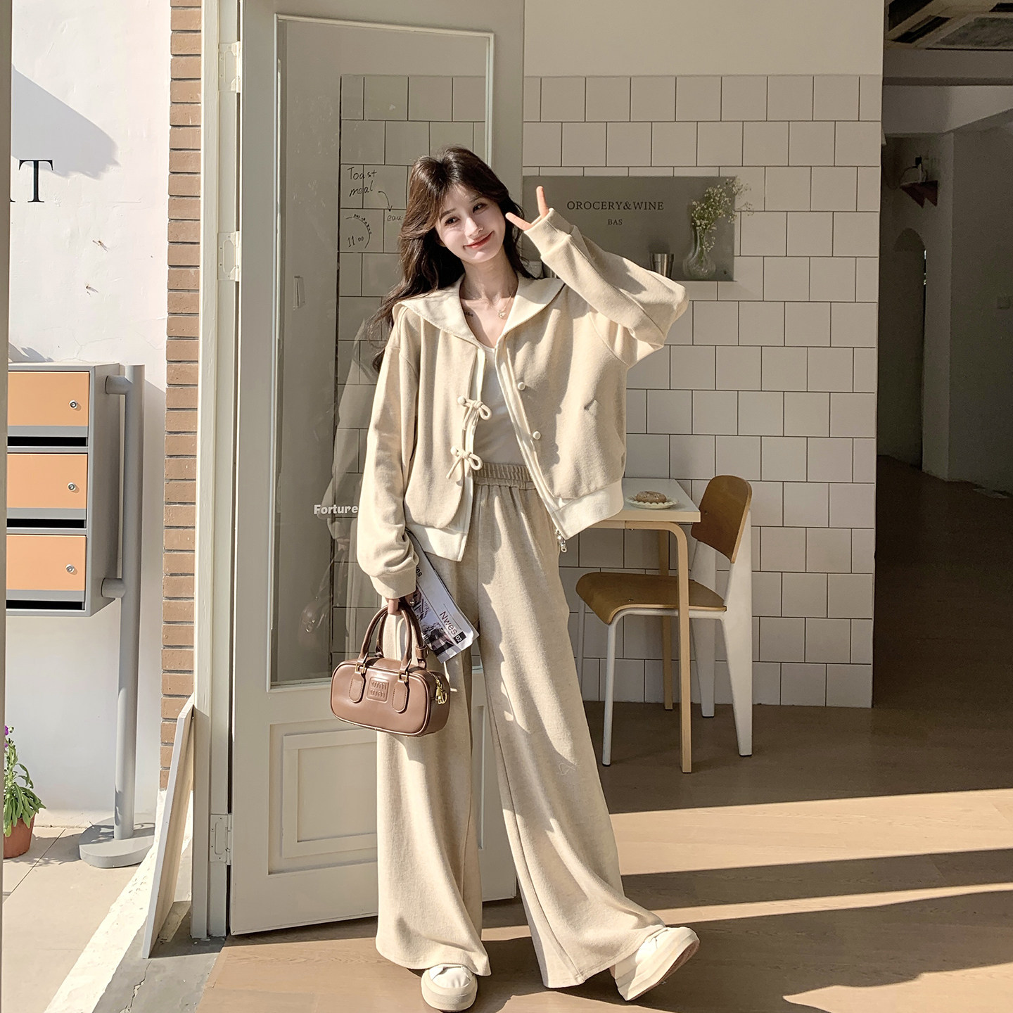 韩系休闲运动杏色拼接大翻领套装女春季2026新款卫衣阔腿裤两件套