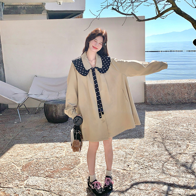 减龄波点娃娃领卡其色风衣外套女