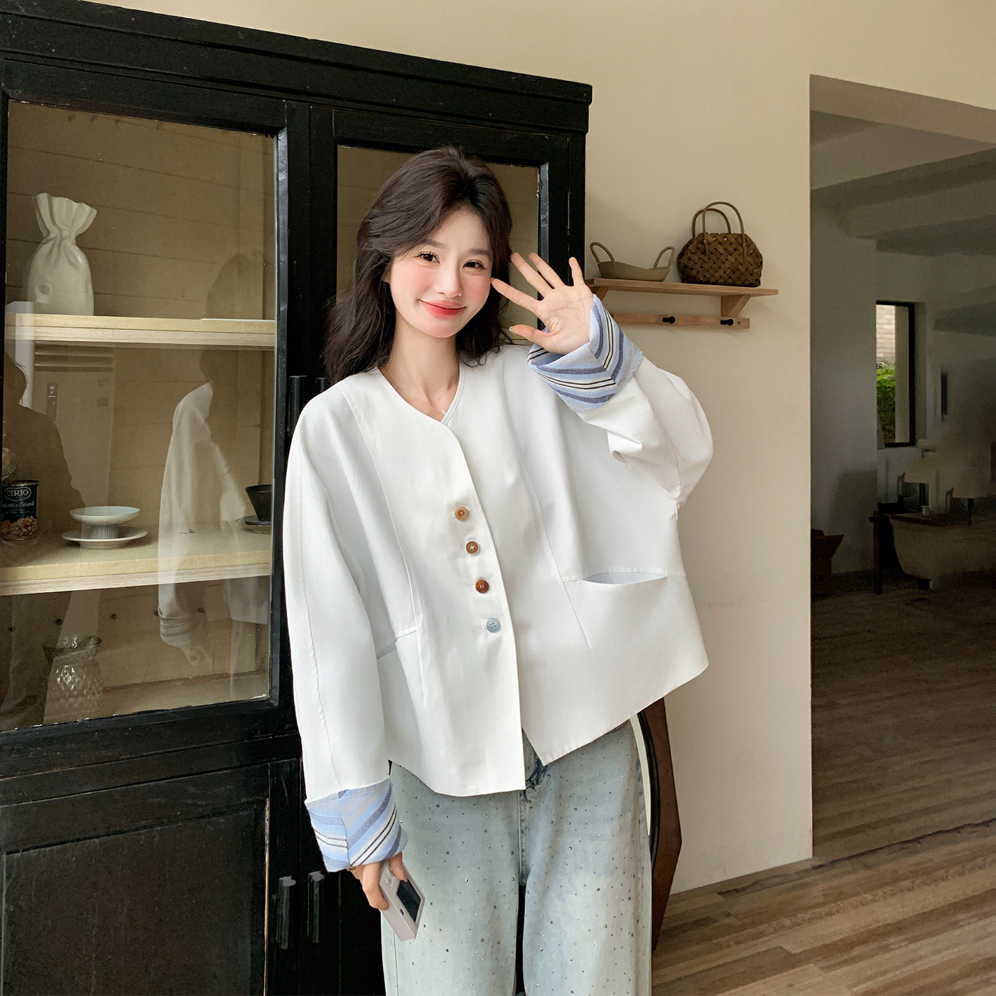 设计感撞色拼接超火白色短外套女春季2026新款小个子减龄甜美夹克