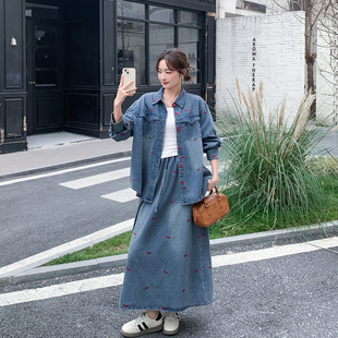 甜酷风超火蓝色牛仔绣花衬衫半身裙套装女春季2026新款洋气两件套