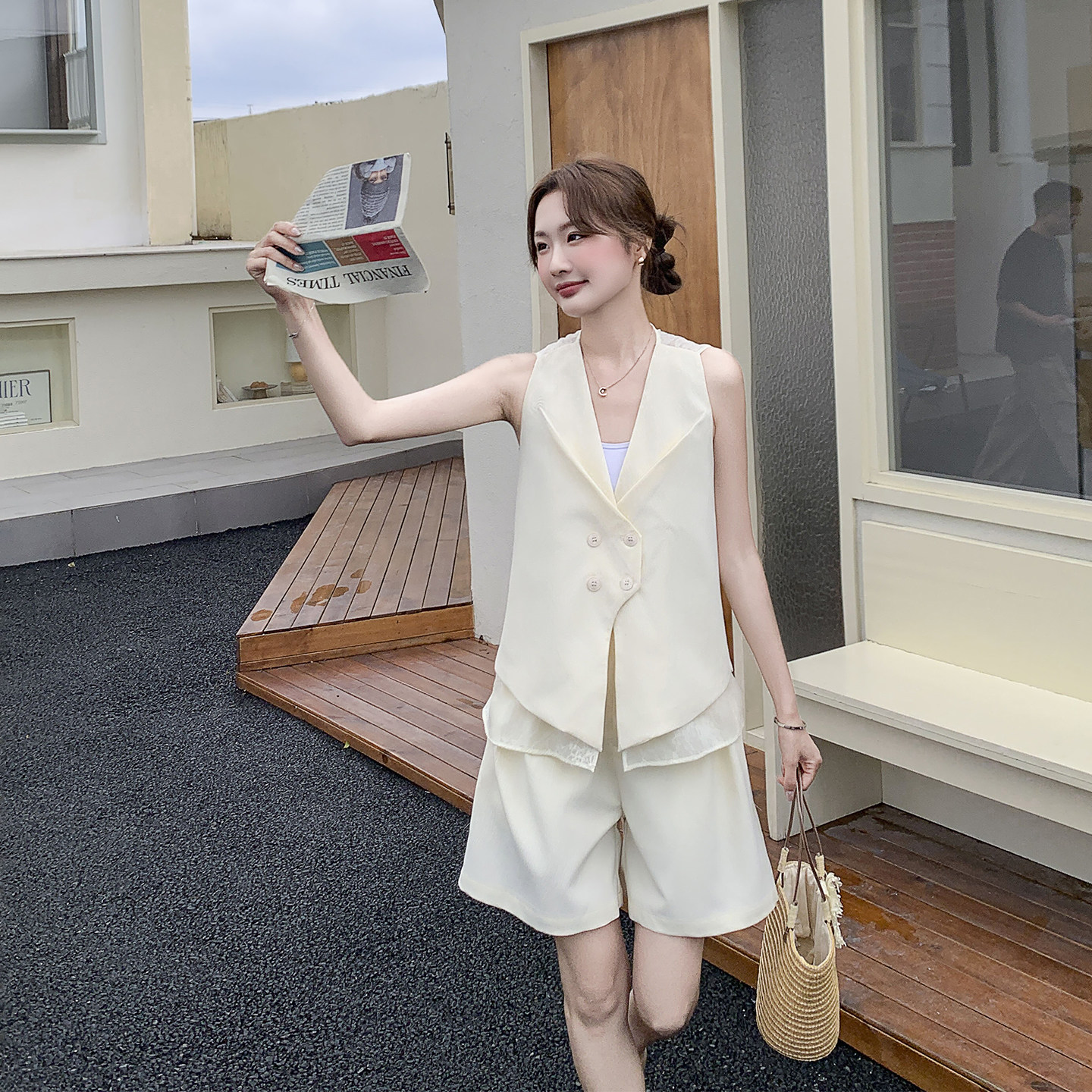 巨好看蕾丝拼接马甲套装女夏季2026新款小个子减龄阔腿短裤两件套