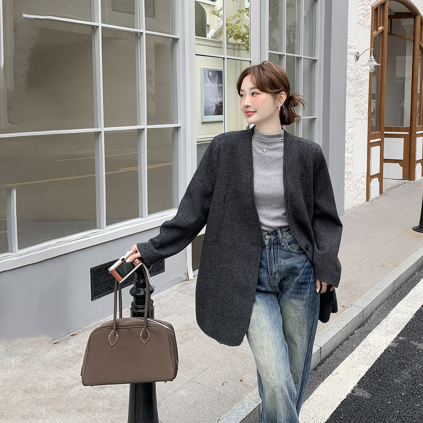 深灰色V领西装羊毛呢羽绒服女冬季2025新款轻熟风巨好看气质大衣