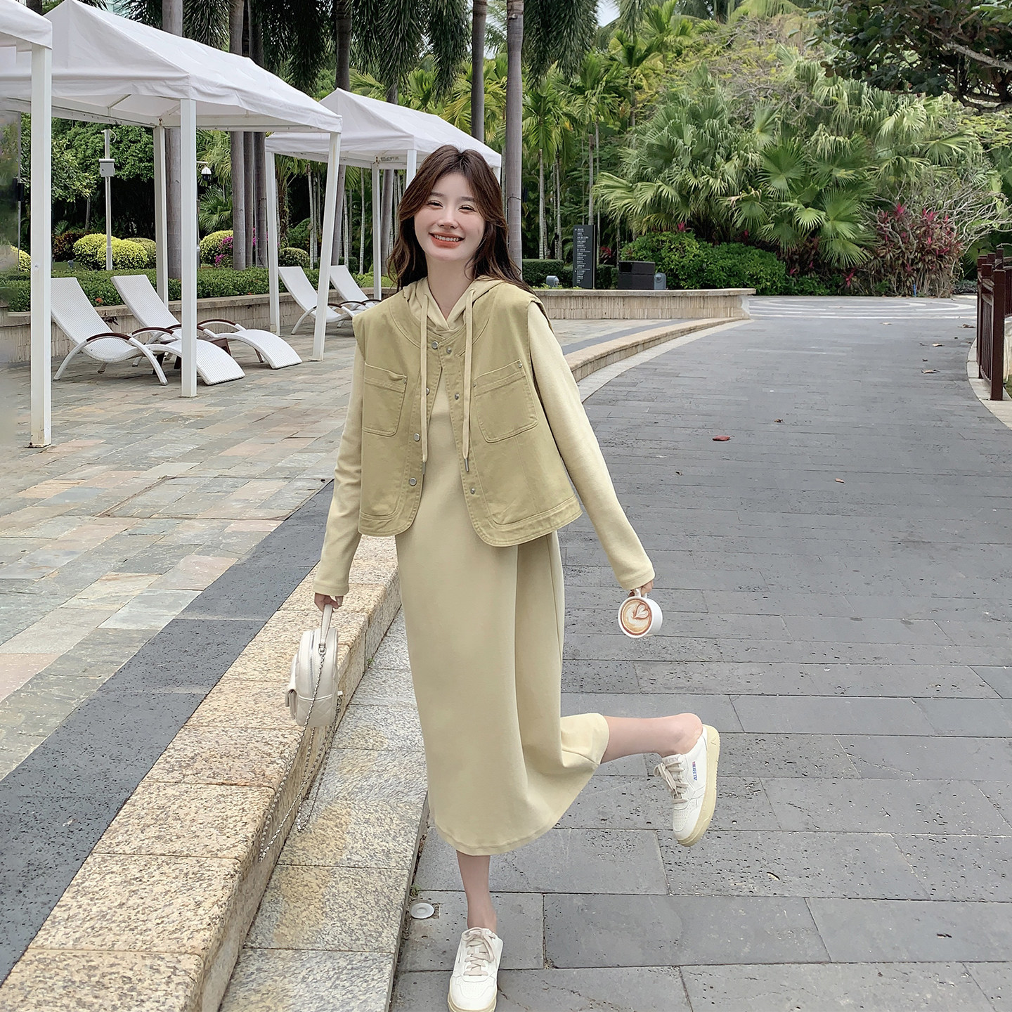 浅黄色马甲连帽卫衣连衣裙套装女春季2026新款超好看高级感两件套