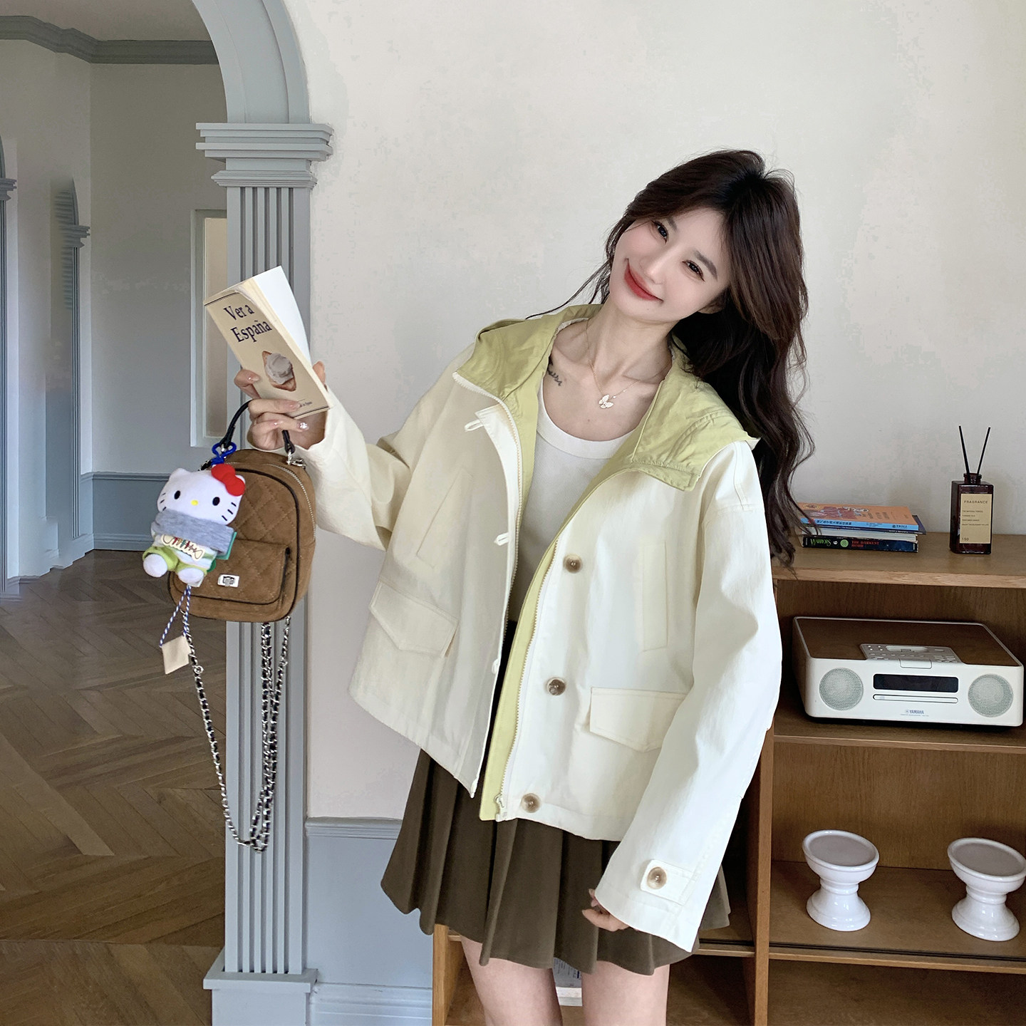 韩系甜酷撞色连帽米白色短外套女春季2026新款小个子夹克流行爆款