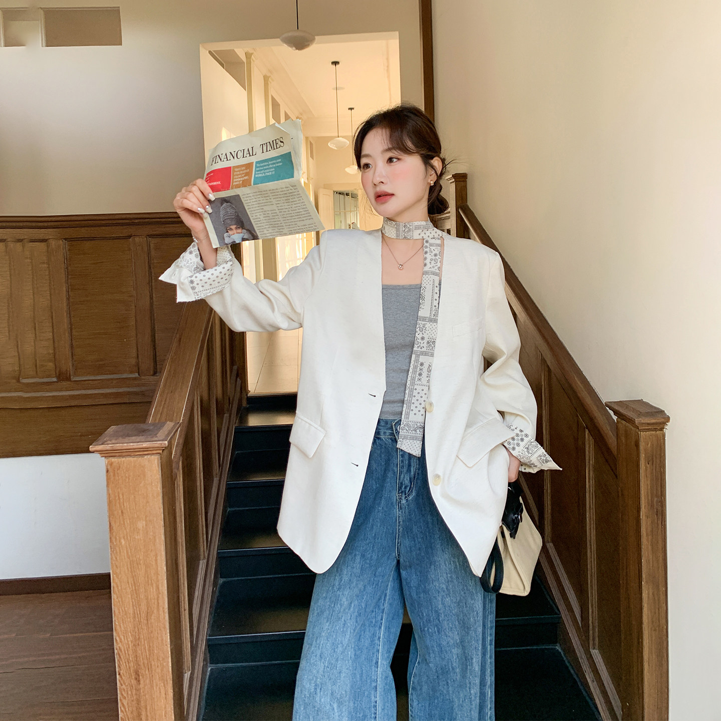 休闲碎花拼接V领白色西装外套女