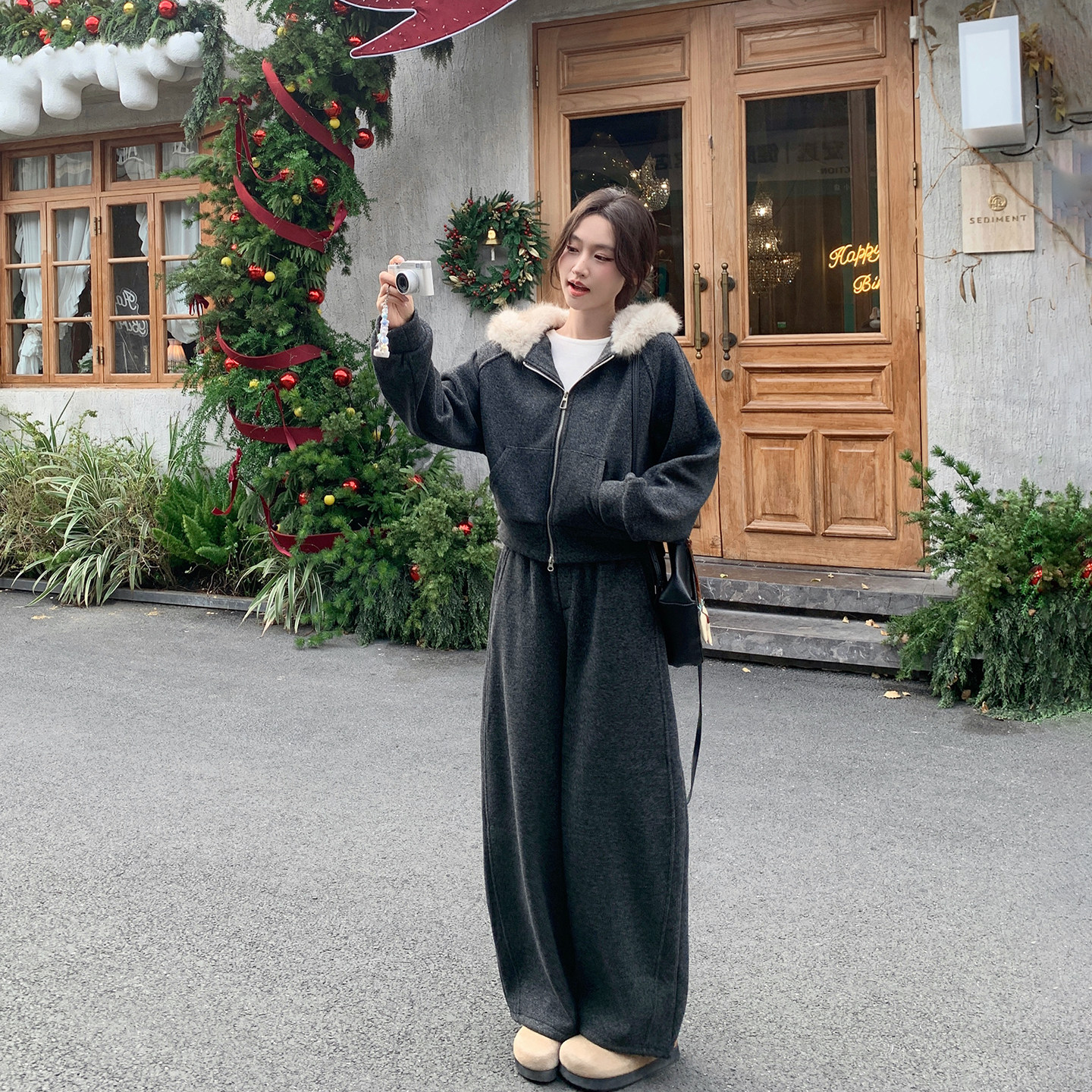 休闲运动连帽深灰色卫衣套装女冬季大方得体减龄巨好看穿搭两件套