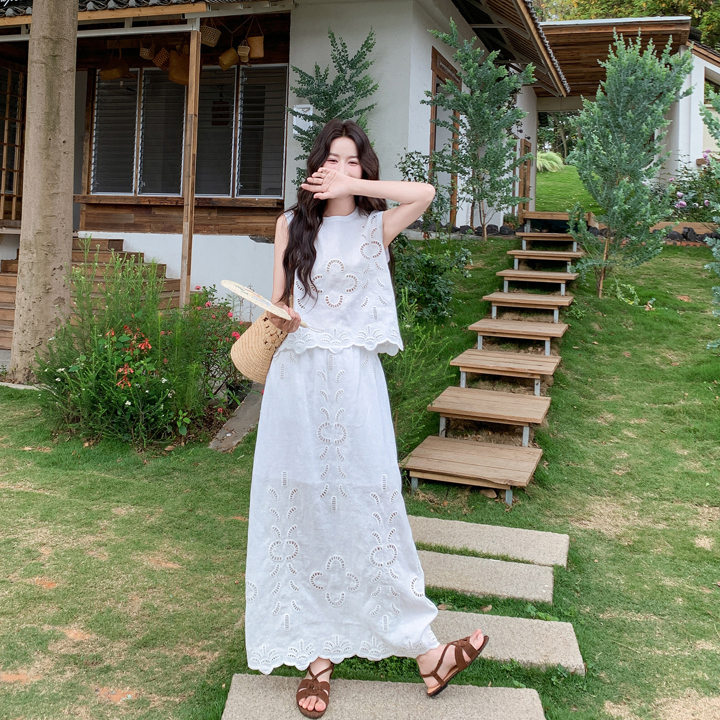 甜美绣花白色无袖上衣套装女夏季